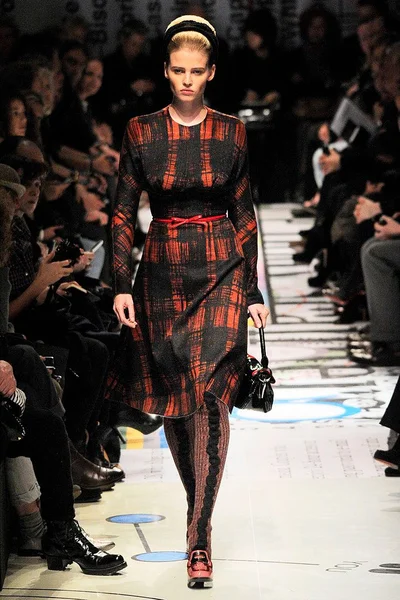 Look 10